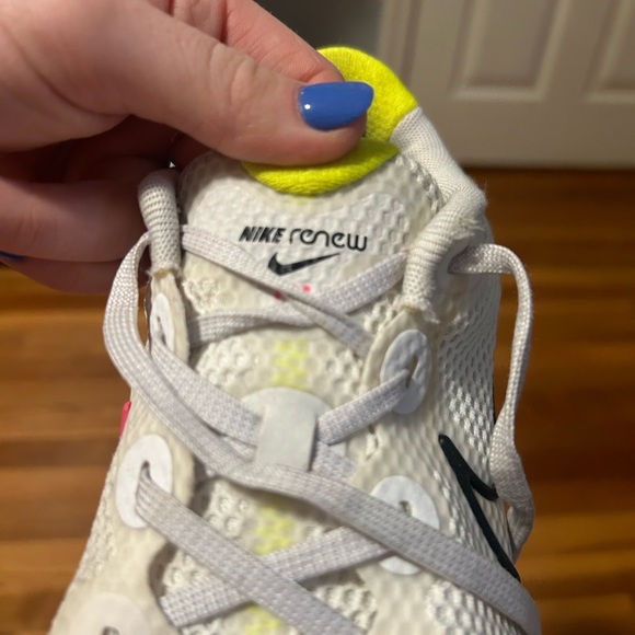 Women’s Nike Renew sneakers - Picture 4 of 5
